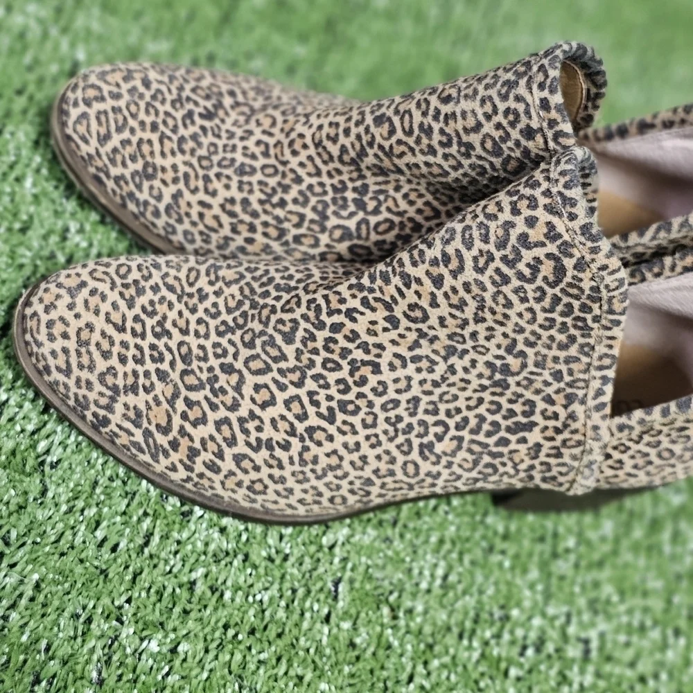 LUCKY BRAND | BALEY LEATHER LEOPARD V-CUT BOOTIES